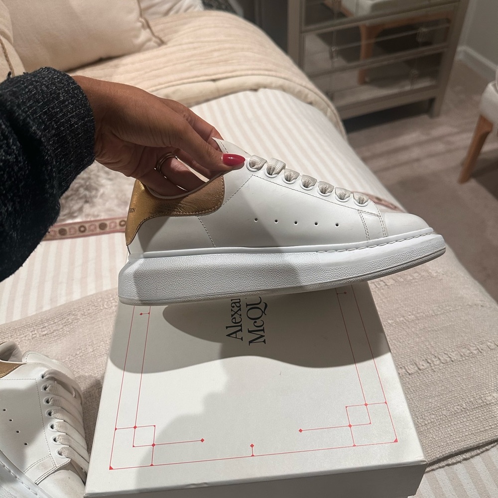 Alexander McQueen Oversized Sneaker - Picture 5 of 7